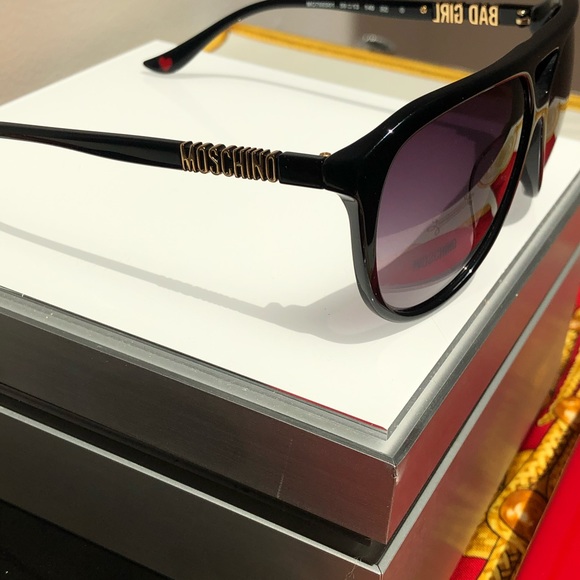 Moschino ‘Bad Girl’ MO768S01 Black Gold Sunglasses main image 4